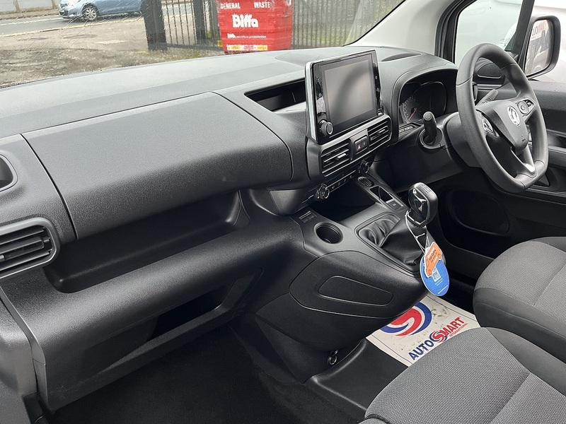 Vauxhall 1.5TDCi 100 SPORTIVE (3 SEAT & MEDIA SCREEN)