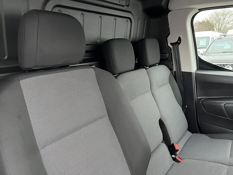 Vauxhall 1.5CDTi 100 SPORTIVE (3 SEAT & MEDIA SCREEN)