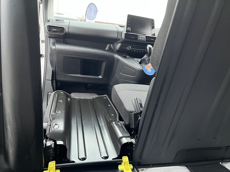 Vauxhall 1.5CDTi 100 SPORTIVE (3 SEAT & MEDIA SCREEN)