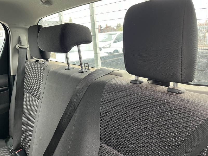 Toyota 2.4 D-4D 150 ACTIVE 4x4 DOUBLECAB PICKUP 2.4 4dr Pick Up Manual Diesel