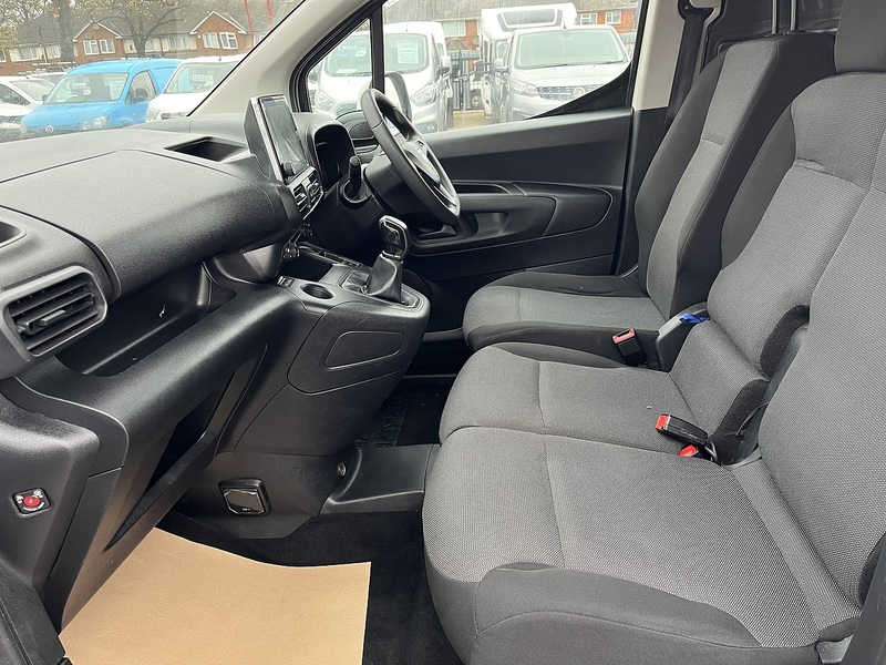 Peugeot 1.5HDi 100 L1 PROFESSIONAL (3 SEAT) ULEZ