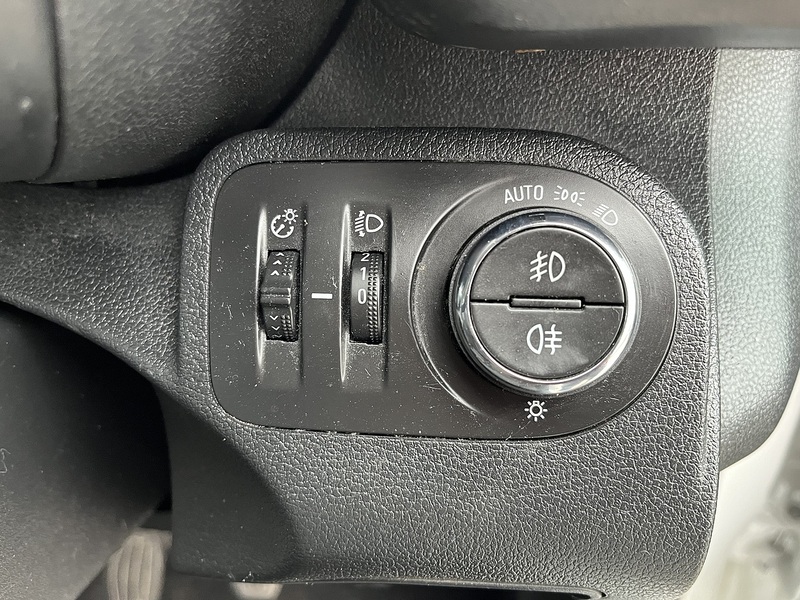 Peugeot 1.5HDi 100 L1 PROFESSIONAL (3 SEAT) ULEZ