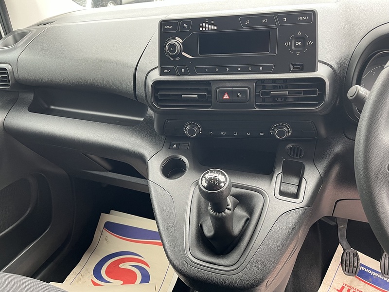 Vauxhall 1.5 Turbo D 2300 Dynamic Panel Van Diesel Manual L2 H1 Euro 6 (100 ps)