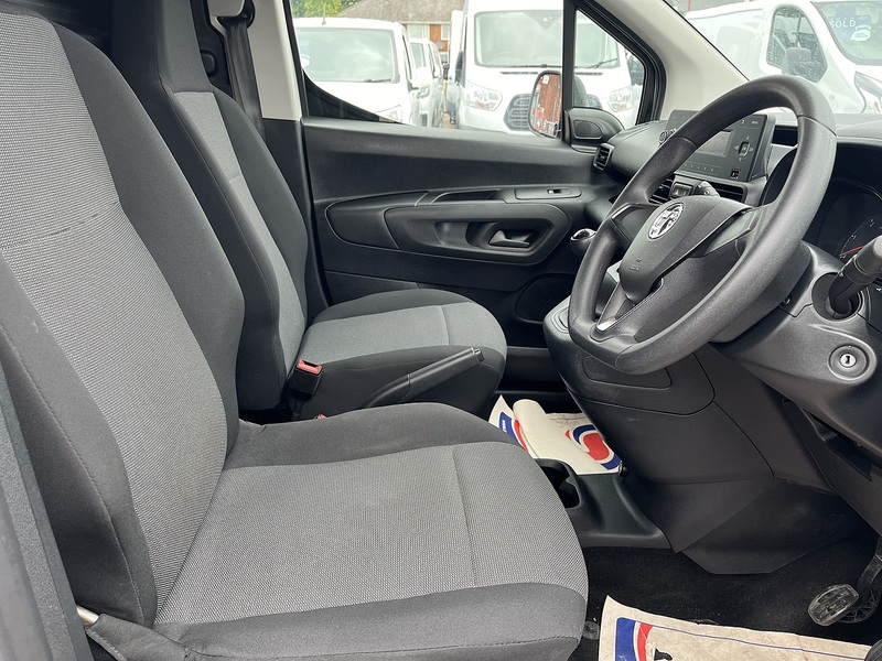 Vauxhall 1.5 Turbo D 2300 Dynamic Panel Van Diesel Manual L2 H1 Euro 6 (100 ps)