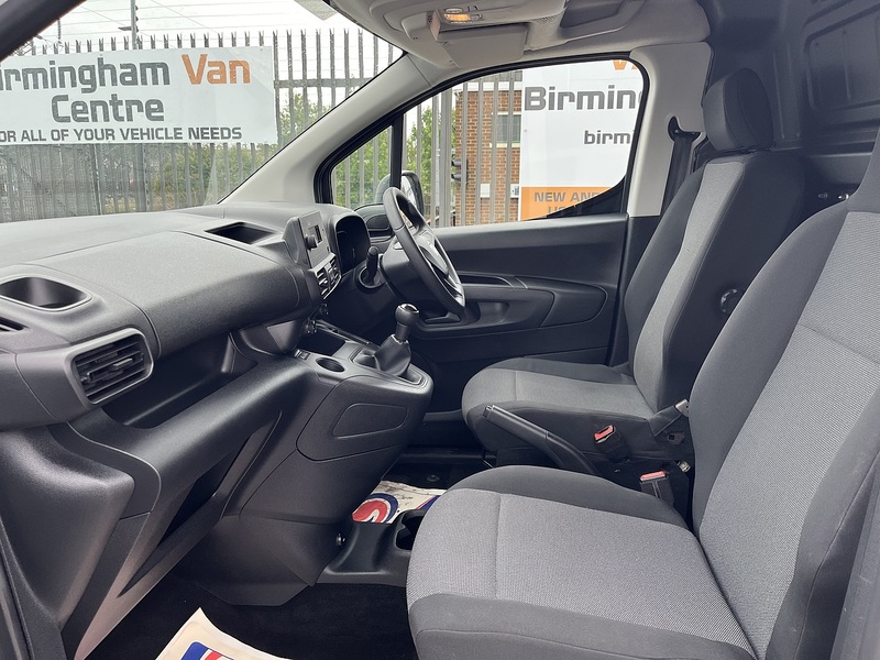 Vauxhall 1.5 Turbo D 2300 Dynamic Panel Van Diesel Manual L2 H1 Euro 6 (100 ps)