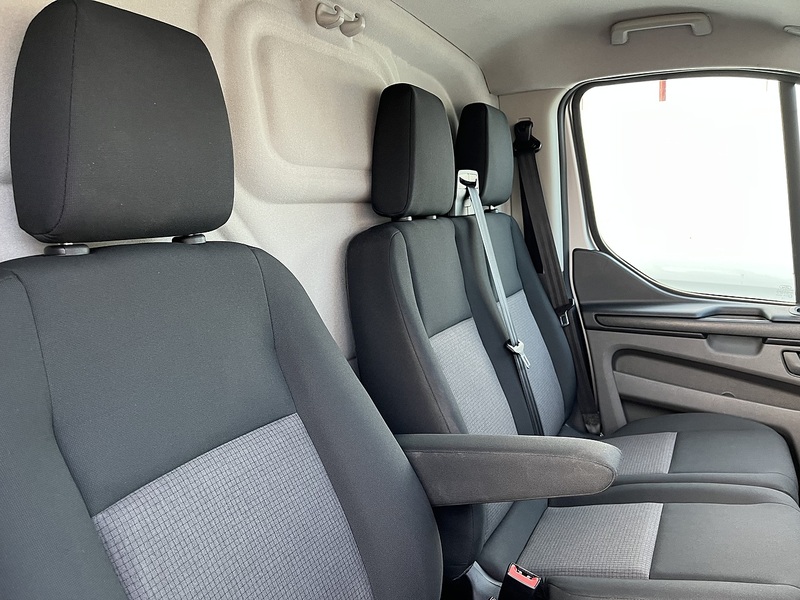 Ford 2.0 300 EcoBlue Panel Van 5dr Diesel Manual L2 H1 Euro 6 (105 ps)