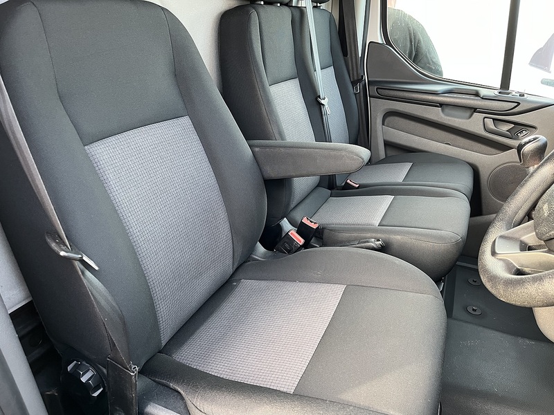 Ford 2.0 300 EcoBlue Panel Van 5dr Diesel Manual L2 H1 Euro 6 (105 ps)