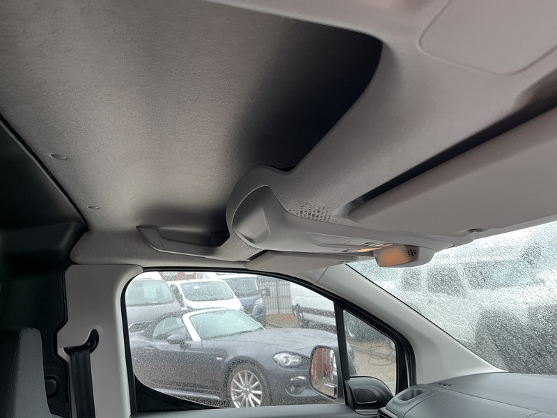 Vauxhall 1.5 Turbo D 2300 Dynamic Panel Van 6dr Diesel Manual L2 H1 Euro 6 (100 ps)