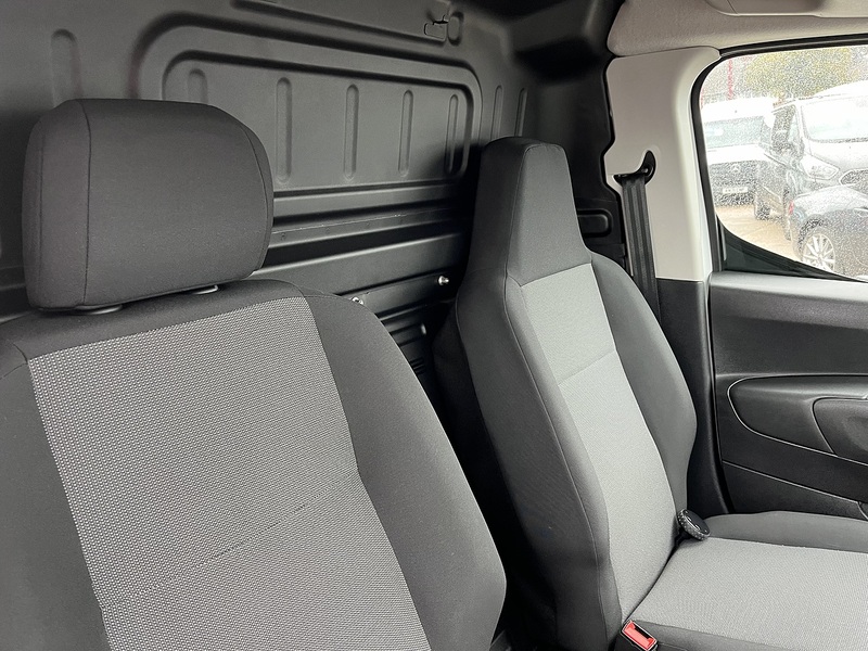 Vauxhall 1.5 Turbo D 2300 Dynamic Panel Van 6dr Diesel Manual L2 H1 Euro 6 (100 ps)