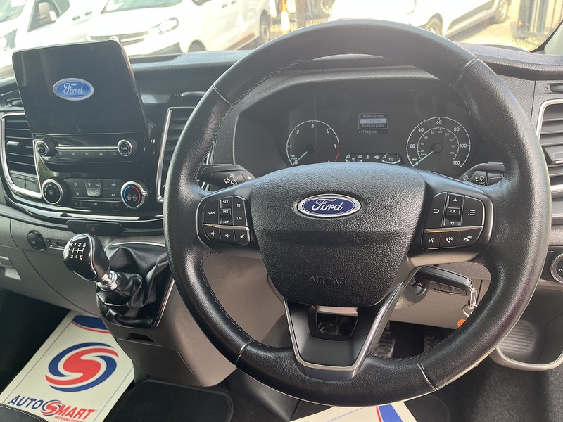 Ford 2.0 320 EcoBlue Limited Crew Van Double Cab 6dr Diesel Manual L2 H1 Euro 6 (s/s) (6 Seat) (130 ps)