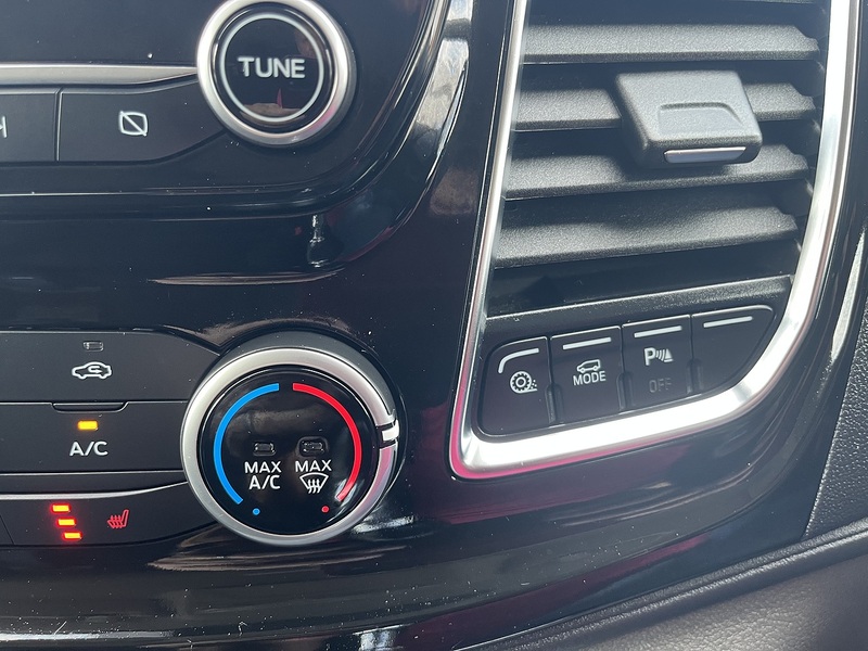 Ford 2.0 320 EcoBlue Limited Crew Van Double Cab 6dr Diesel Manual L2 H1 Euro 6 (s/s) (6 Seat) (130 ps)