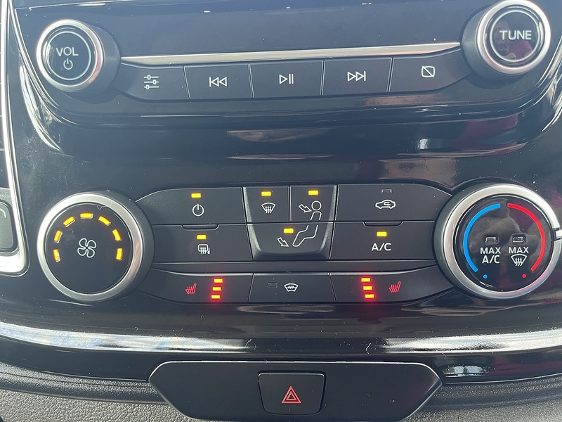 Ford 2.0 320 EcoBlue Limited Crew Van Double Cab 6dr Diesel Manual L2 H1 Euro 6 (s/s) (6 Seat) (130 ps)