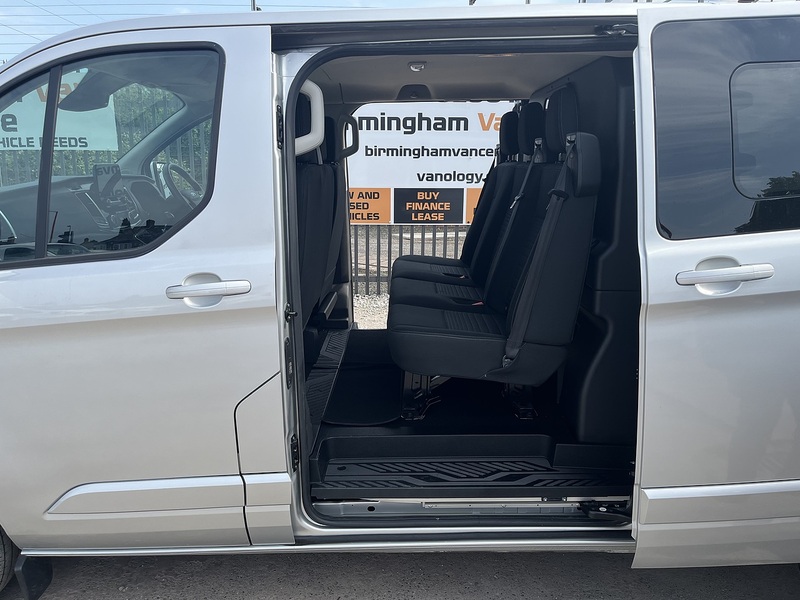 Ford 2.0 320 EcoBlue Limited Crew Van Double Cab 6dr Diesel Manual L2 H1 Euro 6 (s/s) (6 Seat) (130 ps)