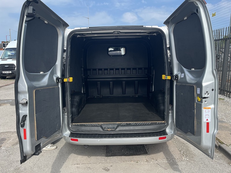 Ford 2.0 320 EcoBlue Limited Crew Van Double Cab 6dr Diesel Manual L2 H1 Euro 6 (s/s) (6 Seat) (130 ps)