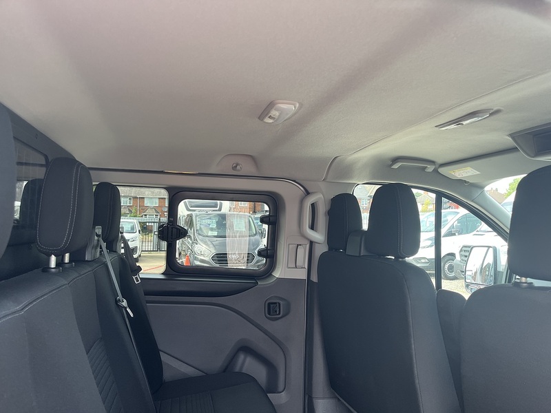 Ford 2.0 320 EcoBlue Limited Crew Van Double Cab 6dr Diesel Manual L2 H1 Euro 6 (s/s) (6 Seat) (130 ps)