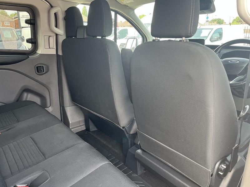 Ford 2.0 320 EcoBlue Limited Crew Van Double Cab 6dr Diesel Manual L2 H1 Euro 6 (s/s) (6 Seat) (130 ps)