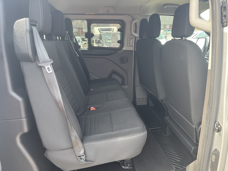 Ford 2.0 320 EcoBlue Limited Crew Van Double Cab 6dr Diesel Manual L2 H1 Euro 6 (s/s) (6 Seat) (130 ps)