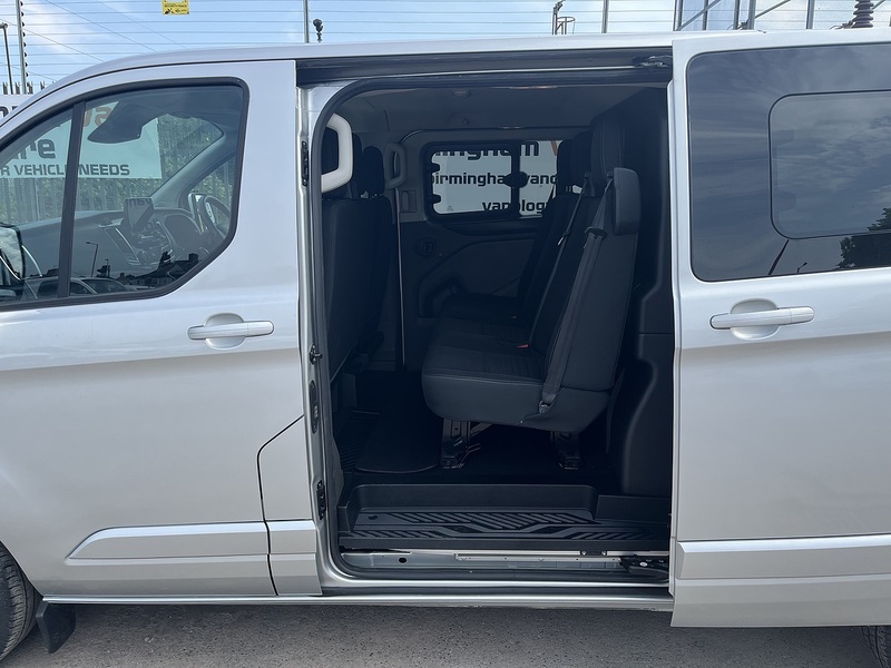 Ford 2.0 320 EcoBlue Limited Crew Van Double Cab 6dr Diesel Manual L2 H1 Euro 6 (s/s) (6 Seat) (130 ps)