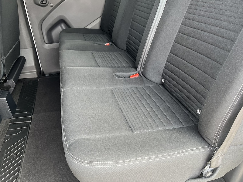 Ford 2.0 320 EcoBlue Limited Crew Van Double Cab 6dr Diesel Manual L2 H1 Euro 6 (s/s) (6 Seat) (130 ps)