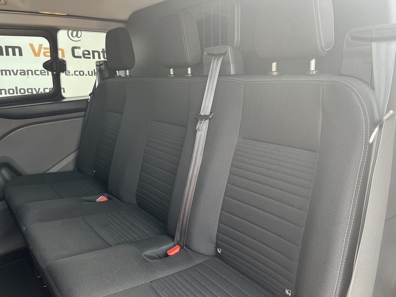 Ford 2.0 320 EcoBlue Limited Crew Van Double Cab 6dr Diesel Manual L2 H1 Euro 6 (s/s) (6 Seat) (130 ps)