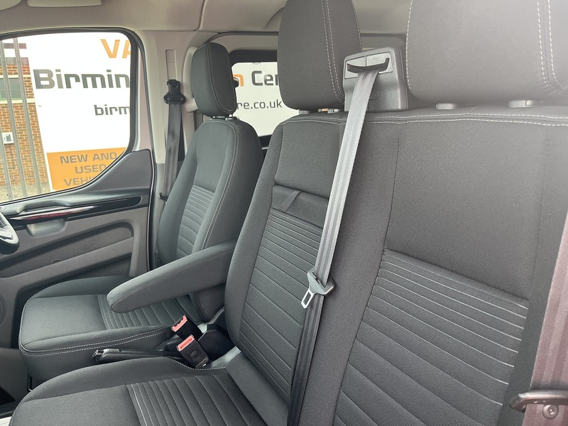 Ford 2.0 320 EcoBlue Limited Crew Van Double Cab 6dr Diesel Manual L2 H1 Euro 6 (s/s) (6 Seat) (130 ps)