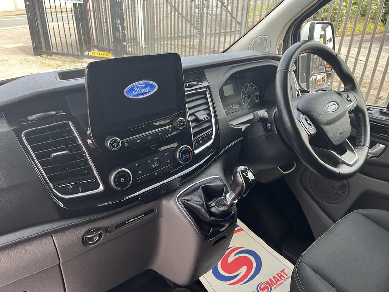 Ford 2.0 320 EcoBlue Limited Crew Van Double Cab 6dr Diesel Manual L2 H1 Euro 6 (s/s) (6 Seat) (130 ps)