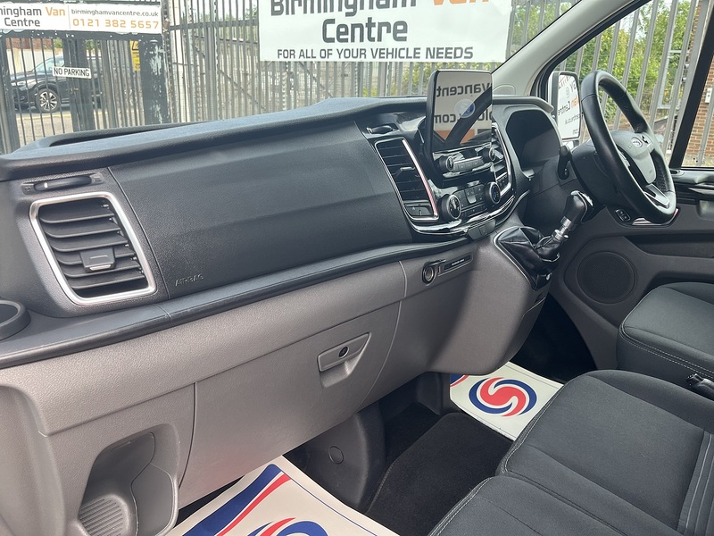 Ford 2.0 320 EcoBlue Limited Crew Van Double Cab 6dr Diesel Manual L2 H1 Euro 6 (s/s) (6 Seat) (130 ps)