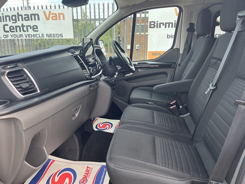 Ford 2.0 320 EcoBlue Limited Crew Van Double Cab 6dr Diesel Manual L2 H1 Euro 6 (s/s) (6 Seat) (130 ps)