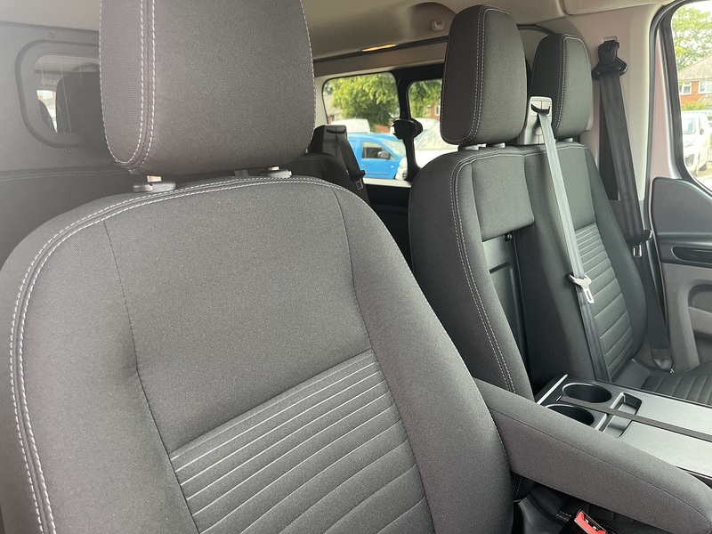 Ford 2.0 320 EcoBlue Limited Crew Van Double Cab 6dr Diesel Manual L2 H1 Euro 6 (s/s) (6 Seat) (130 ps)