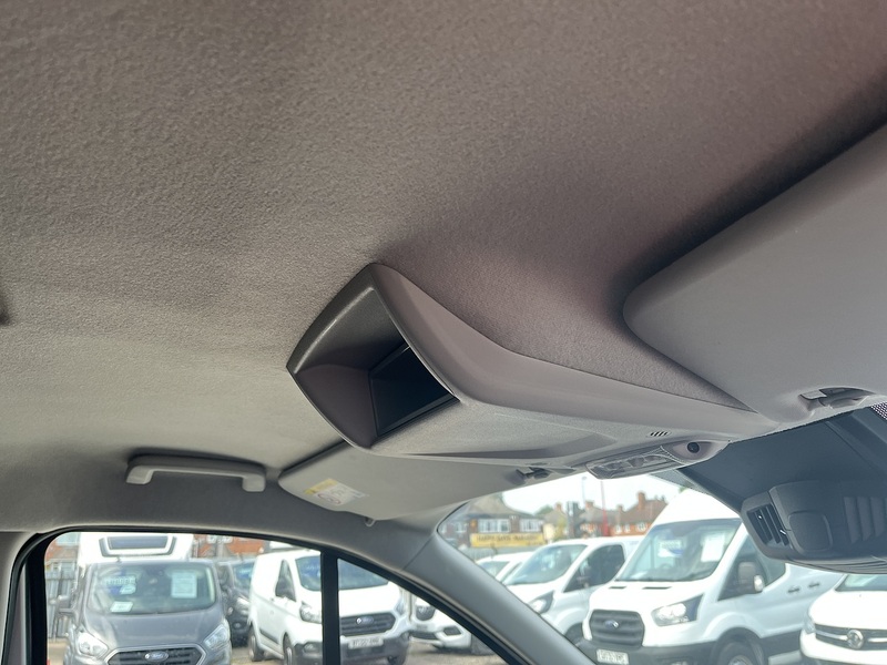 Ford 2.0 320 EcoBlue Limited Crew Van Double Cab 6dr Diesel Manual L2 H1 Euro 6 (s/s) (6 Seat) (130 ps)