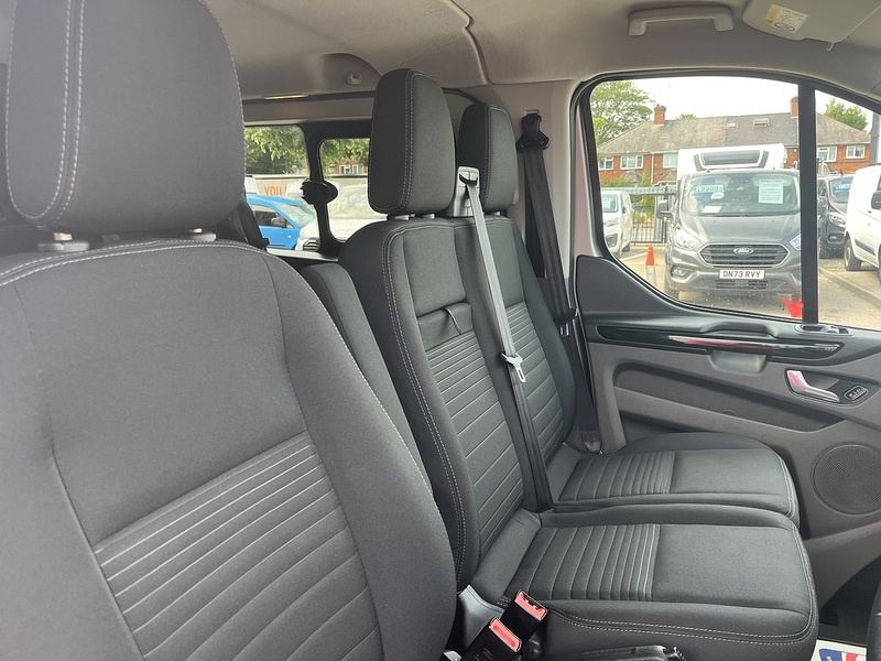 Ford 2.0 320 EcoBlue Limited Crew Van Double Cab 6dr Diesel Manual L2 H1 Euro 6 (s/s) (6 Seat) (130 ps)