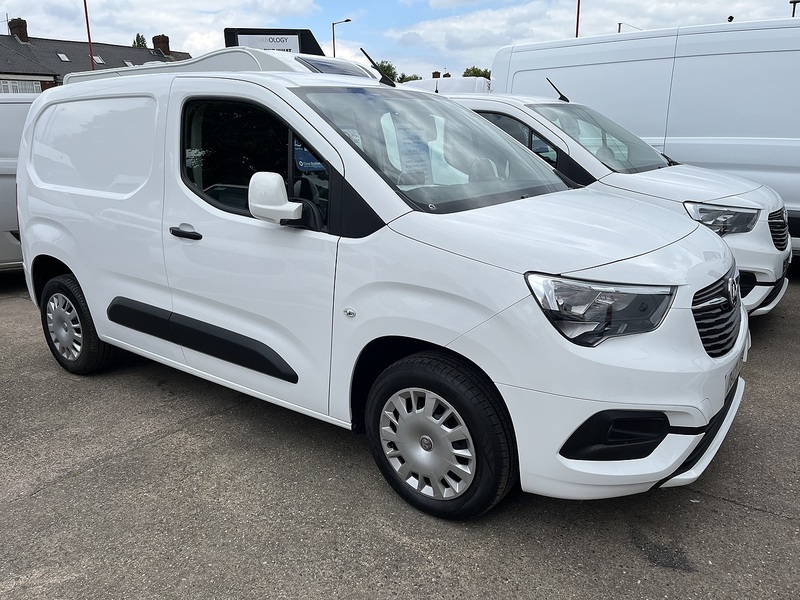 Vauxhall SPORTIVE 1.5CDTi 100 L1 2300 (3 SEATER)