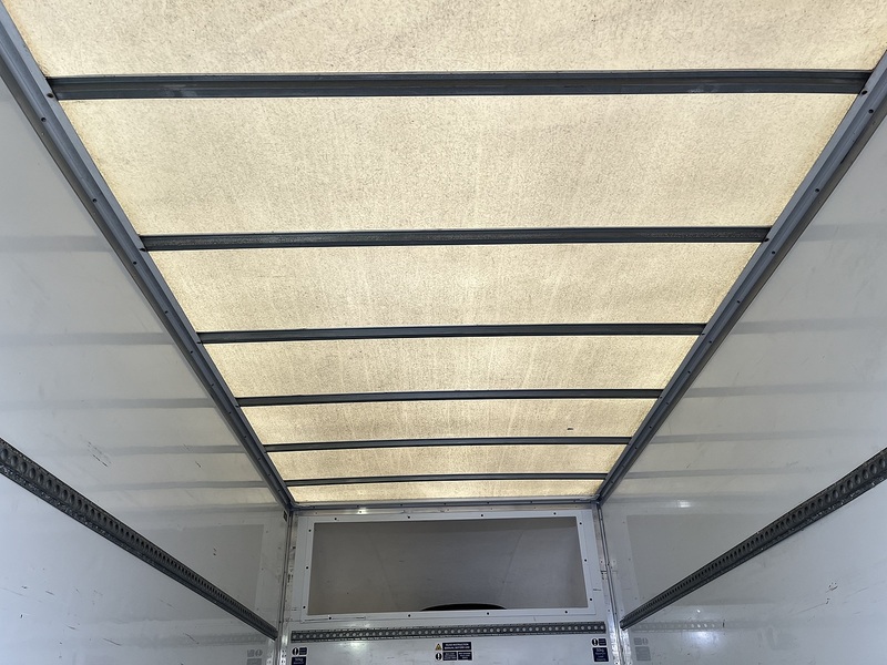 Ford 350 2.0TDCi 130 L4 LUTON DRW (TAIL-LIFT & AIRCON)