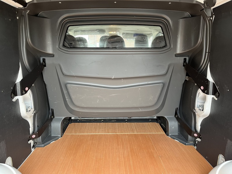 Vauxhall 1.6 CDTi 2900 Sportive Crew Van Double Cab 5dr Diesel Manual L2 H1 Euro 6 (6 Seat) (120 ps)