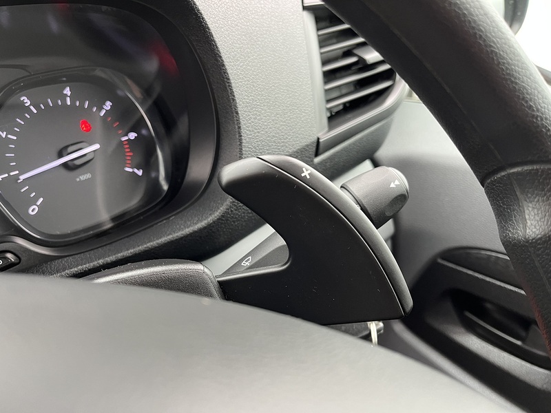 Vauxhall 2.0 Turbo D 3100 Dynamic Panel Van 6dr Diesel Auto L2 H1 Euro 6 (s/s) (145 ps)