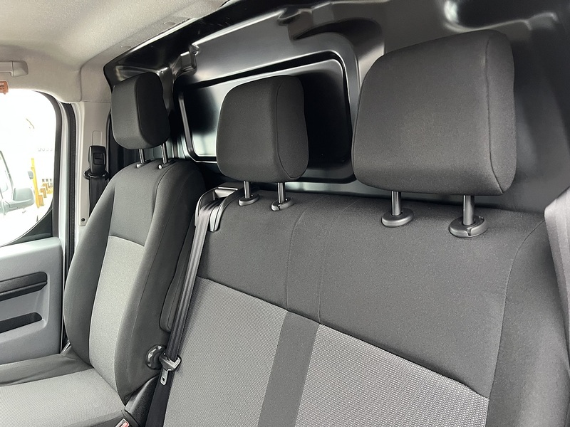 Vauxhall 2.0 Turbo D 3100 Dynamic Panel Van 6dr Diesel Auto L2 H1 Euro 6 (s/s) (145 ps)