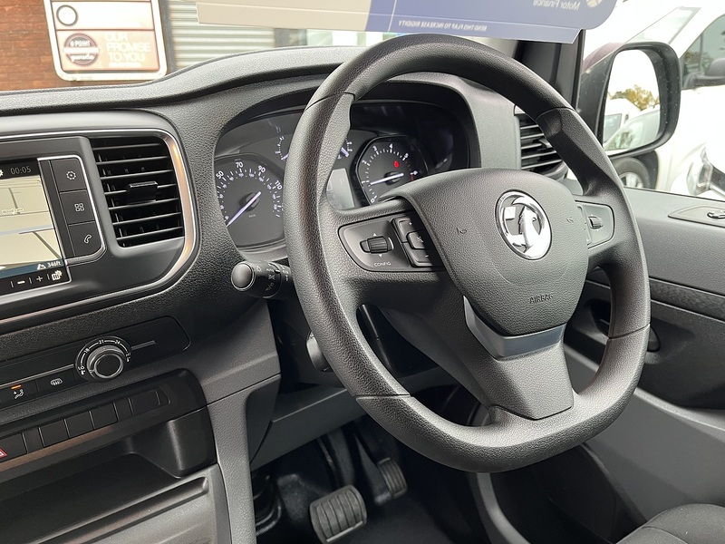 Vauxhall 2.0 Turbo D 3100 Dynamic Panel Van 6dr Diesel Auto L2 H1 Euro 6 (s/s) (145 ps)