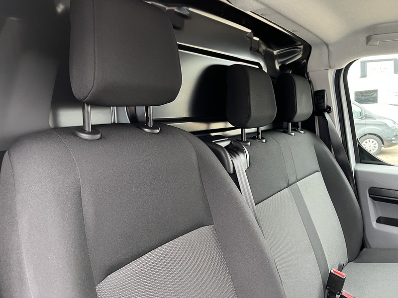 Vauxhall 2.0 Turbo D 3100 Dynamic Panel Van 6dr Diesel Auto L2 H1 Euro 6 (s/s) (145 ps)