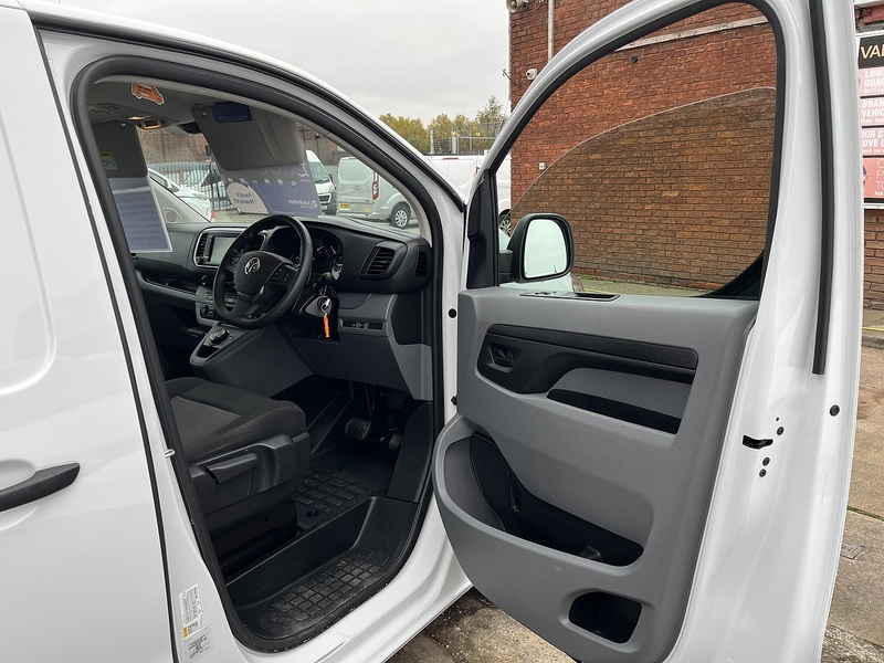 Vauxhall 2.0 Turbo D 3100 Dynamic Panel Van 6dr Diesel Auto L2 H1 Euro 6 (s/s) (145 ps)