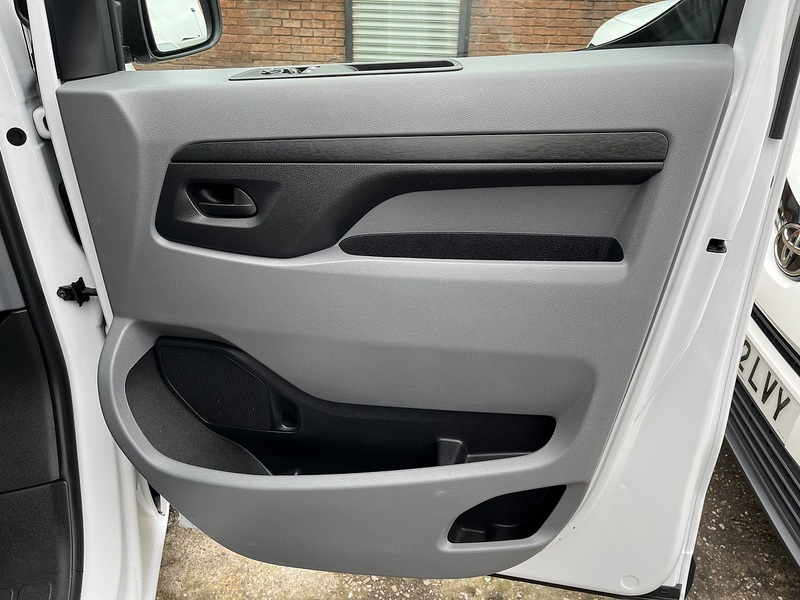 Vauxhall 2.0 Turbo D 3100 Dynamic Panel Van 6dr Diesel Auto L2 H1 Euro 6 (s/s) (145 ps)