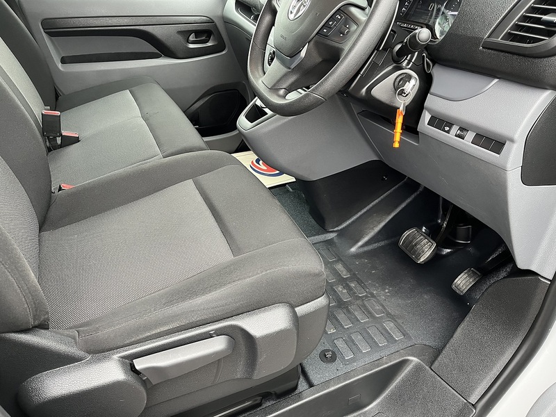 Vauxhall 2.0 Turbo D 3100 Dynamic Panel Van 6dr Diesel Auto L2 H1 Euro 6 (s/s) (145 ps)