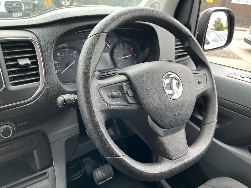 Vauxhall 2.0 Turbo D 3100 Dynamic Panel Van 6dr Diesel Auto L2 H1 Euro 6 (s/s) (145 ps)
