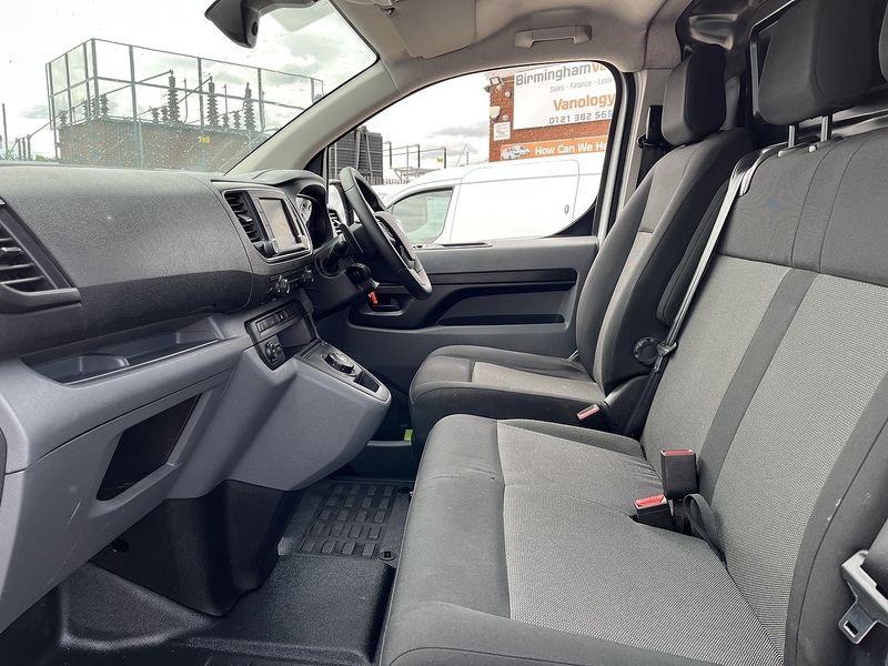 Vauxhall 2.0 Turbo D 3100 Dynamic Panel Van 6dr Diesel Auto L2 H1 Euro 6 (s/s) (145 ps)