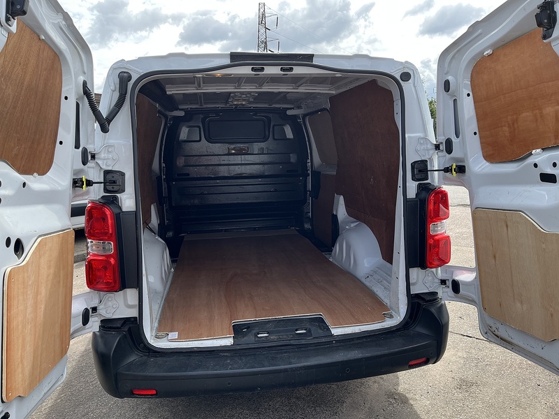 Vauxhall 2.0 Turbo D 3100 Dynamic Panel Van 6dr Diesel Auto L2 H1 Euro 6 (s/s) (145 ps)