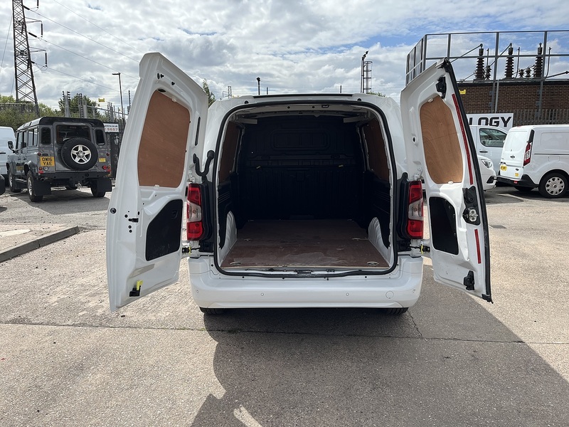 Vauxhall SPORTIVE 1.5TD 100 2300 L2 VAN (ULEZ)