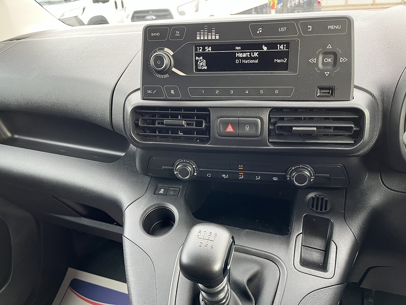 Vauxhall 1.5 Turbo D 2300 Dynamic Panel Van 6dr Diesel Manual L2 H1 Euro 6 (100 ps)