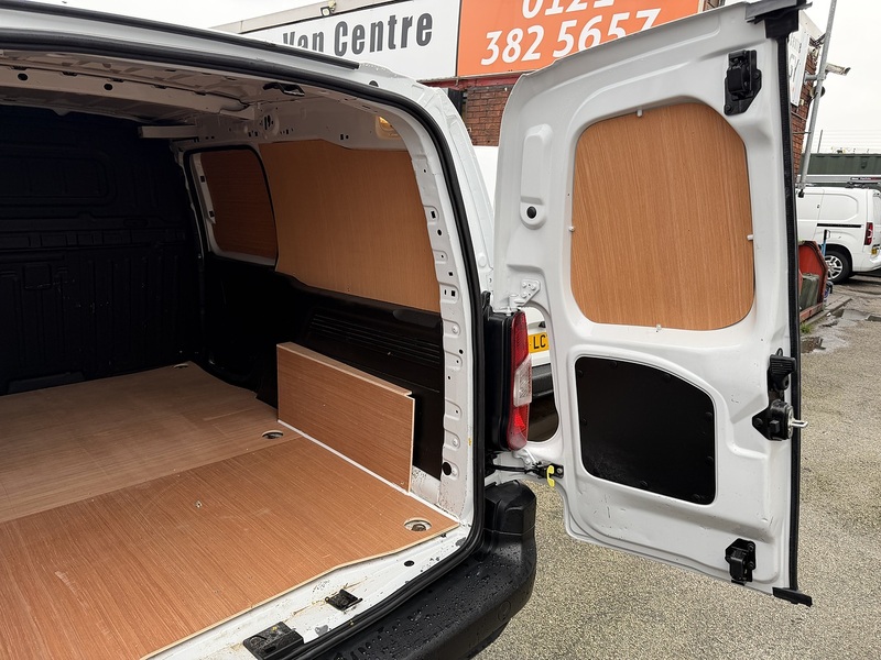 Vauxhall 1.5 Turbo D 2300 Dynamic Panel Van 6dr Diesel Manual L2 H1 Euro 6 (100 ps)