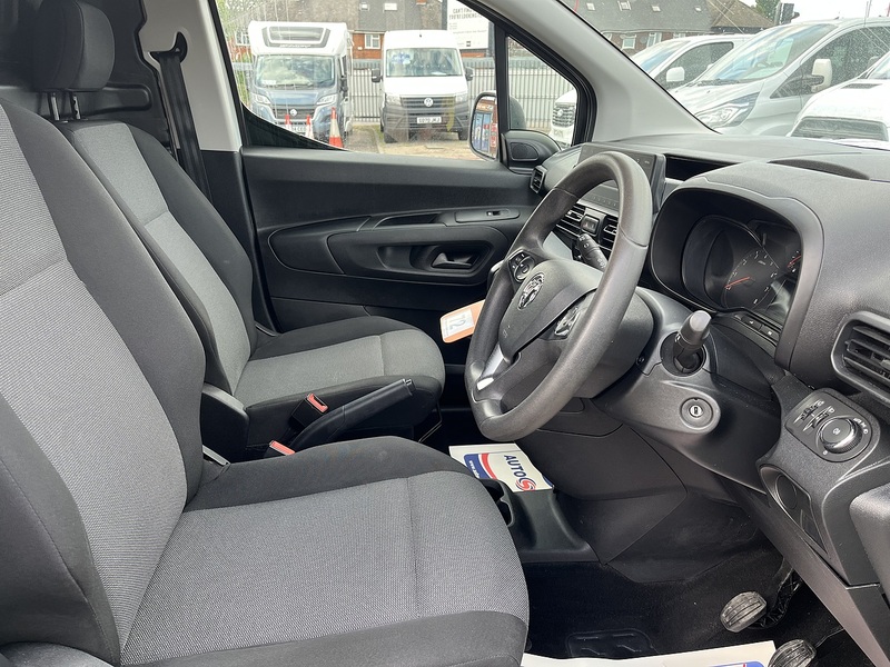 Vauxhall 1.5 Turbo D 2300 Sportive Panel Van 6dr Diesel Manual L2 H1 Euro 6 (s/s) (100 ps)