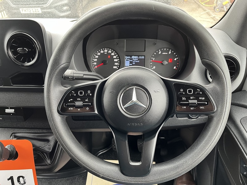 Mercedes-Benz 2.0 315 CDI Premium Panel Van 5dr Diesel Manual FWD L2 H2 Euro 6 (s/s) (150 ps)