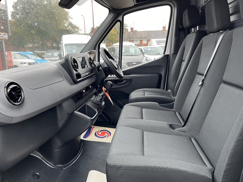 Mercedes-Benz 2.0 315 CDI Premium Panel Van 5dr Diesel Manual FWD L2 H2 Euro 6 (s/s) (150 ps)